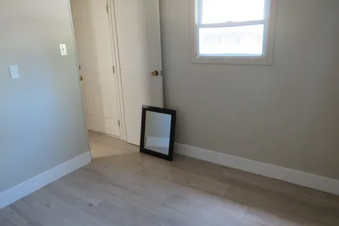 2189 Dundas Street, ON N5V 1H3