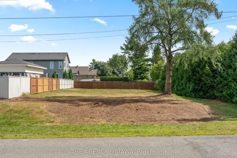 9 Doris Avenue, ON K1T 3W8