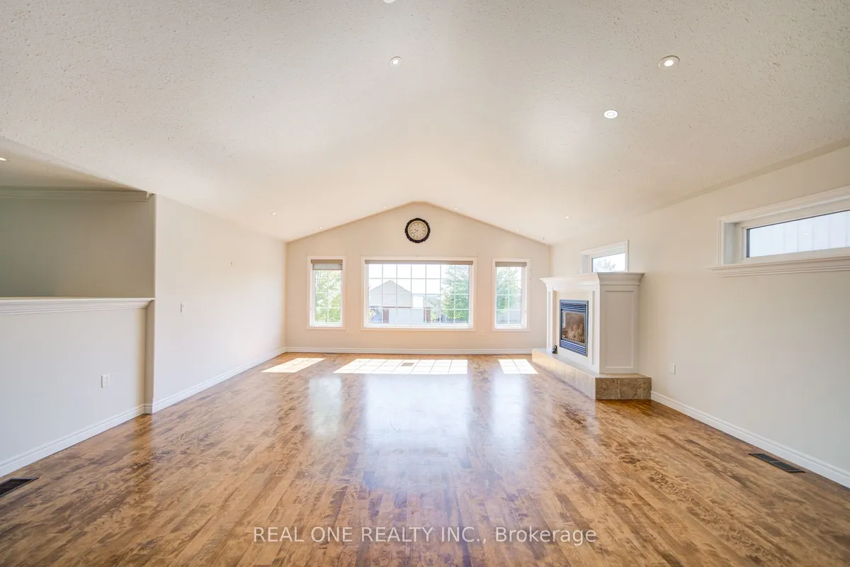 105 Milroy Drive, ON K9H 7T2