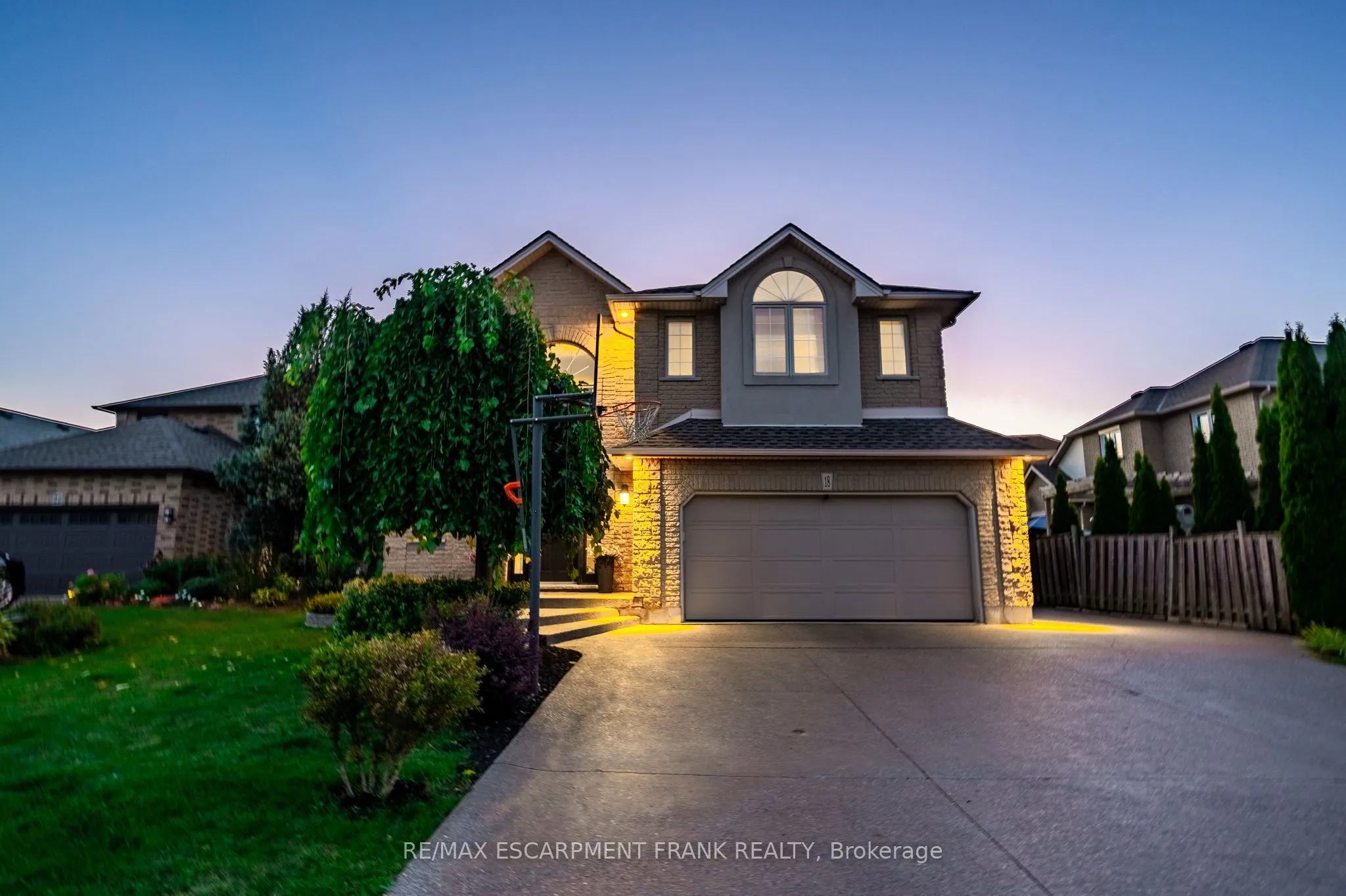 18 Konstantine Court, ON L9B 2T3