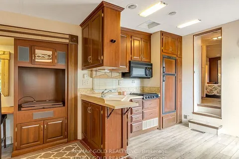 286063 County Road 10 Side Road, ON L9W 6P5