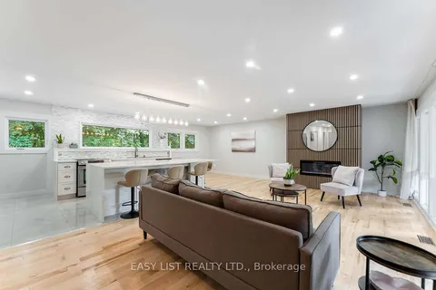 15 Leacock Drive, ON K2K 1R6