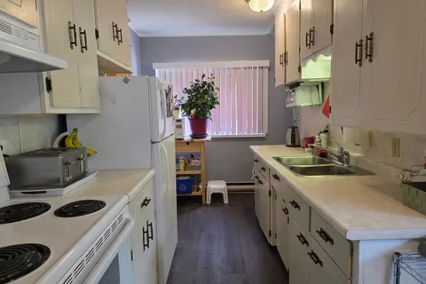 233 Queen Street, ON N0G 2N0