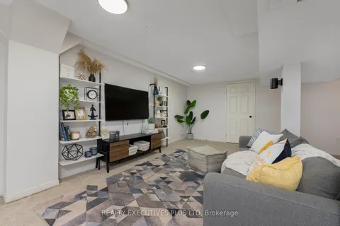 29 Perthshire Court, ON L9B 2H1