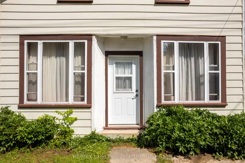 16 6 Concession, ON N0G 1K0