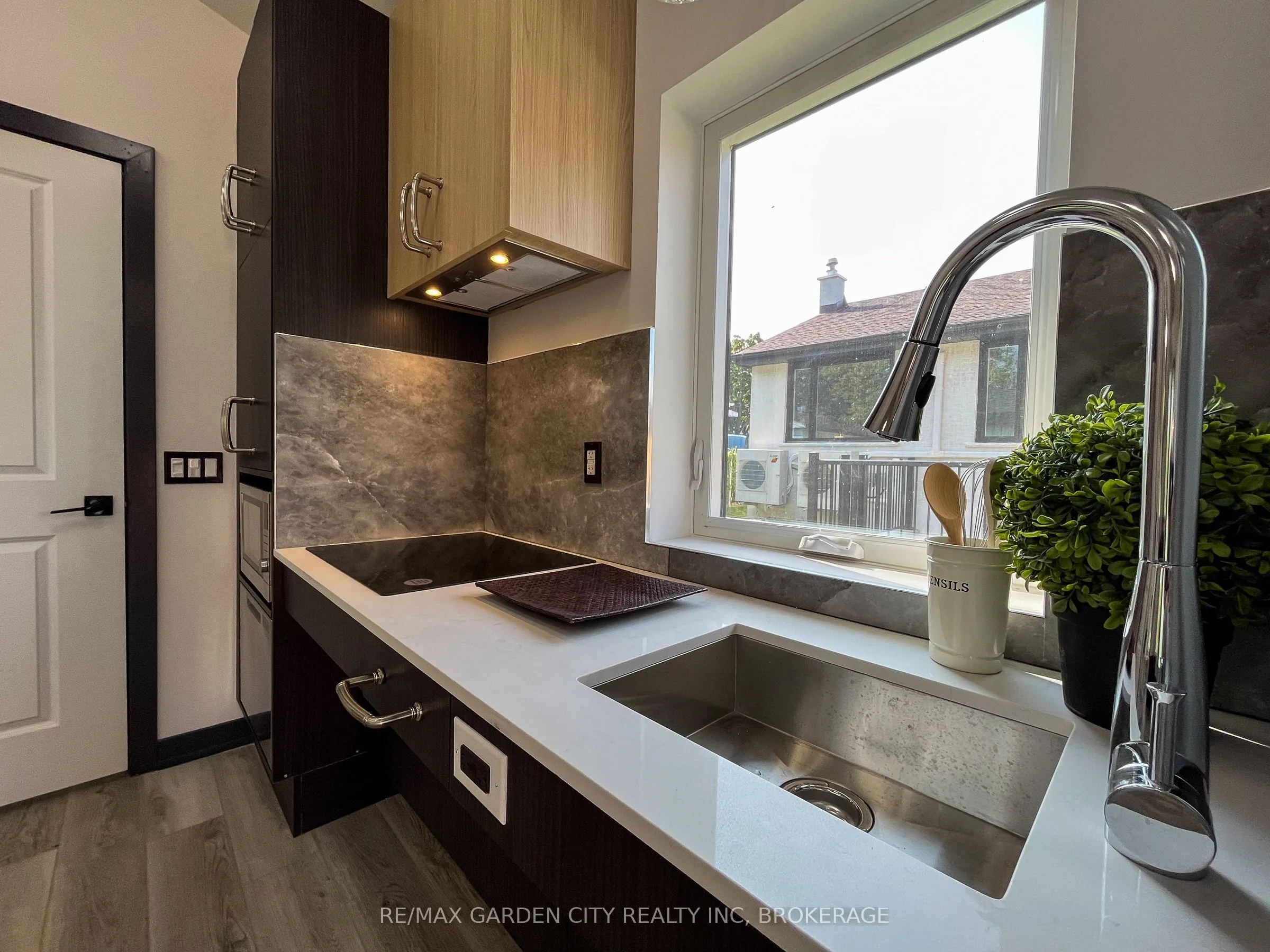 23 Warren Avenue, ON L9A 3C7