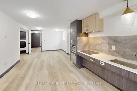 23 Warren Avenue, ON L9A 3C7