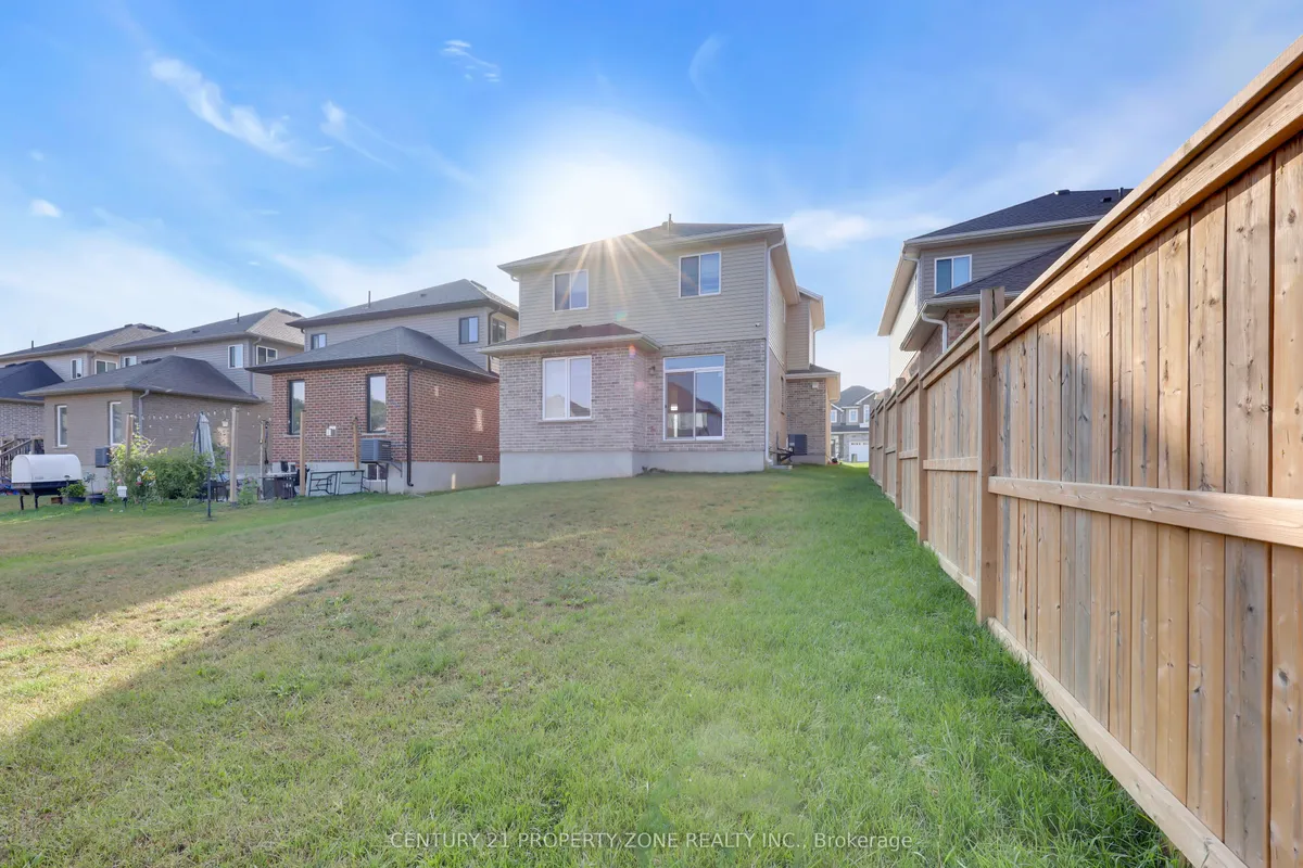 8 Chamberlain Avenue, ON N5C 3B3