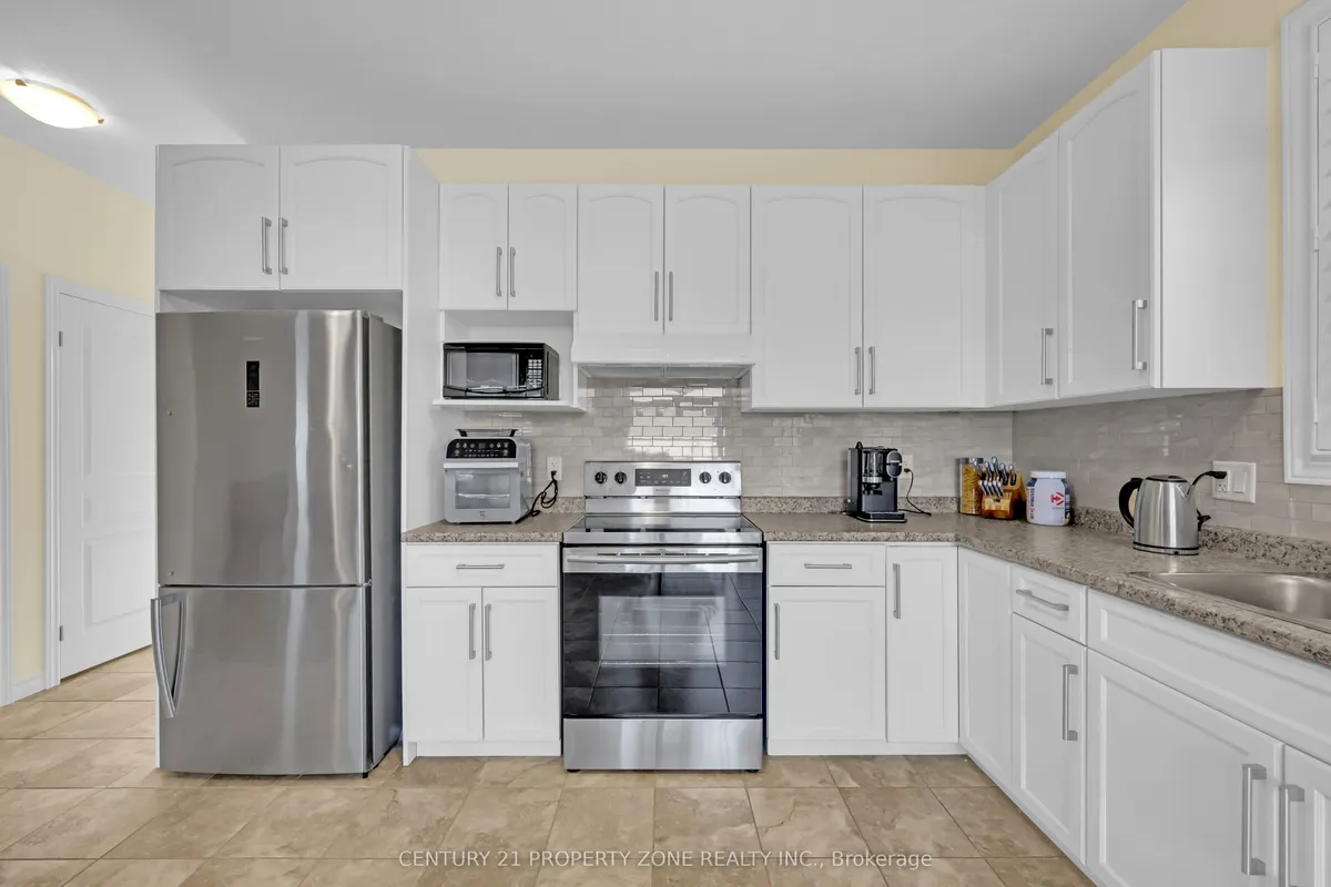 8 Chamberlain Avenue, ON N5C 3B3