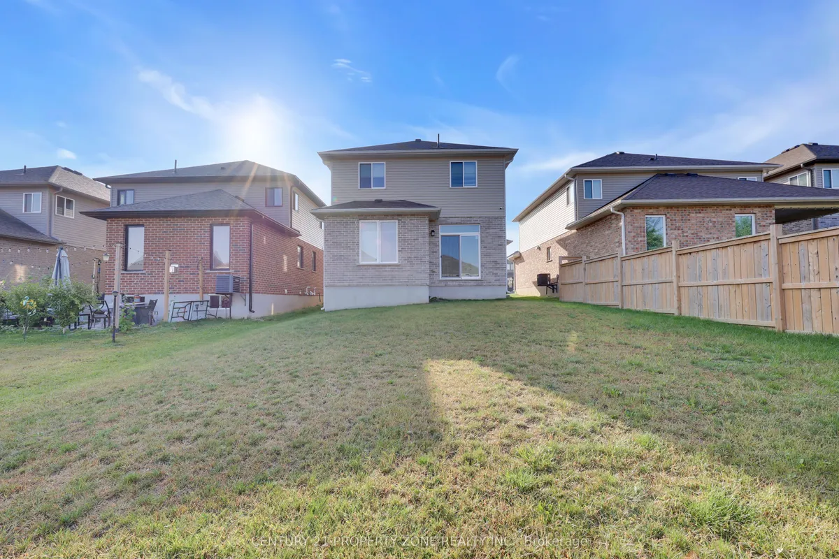 8 Chamberlain Avenue, ON N5C 3B3