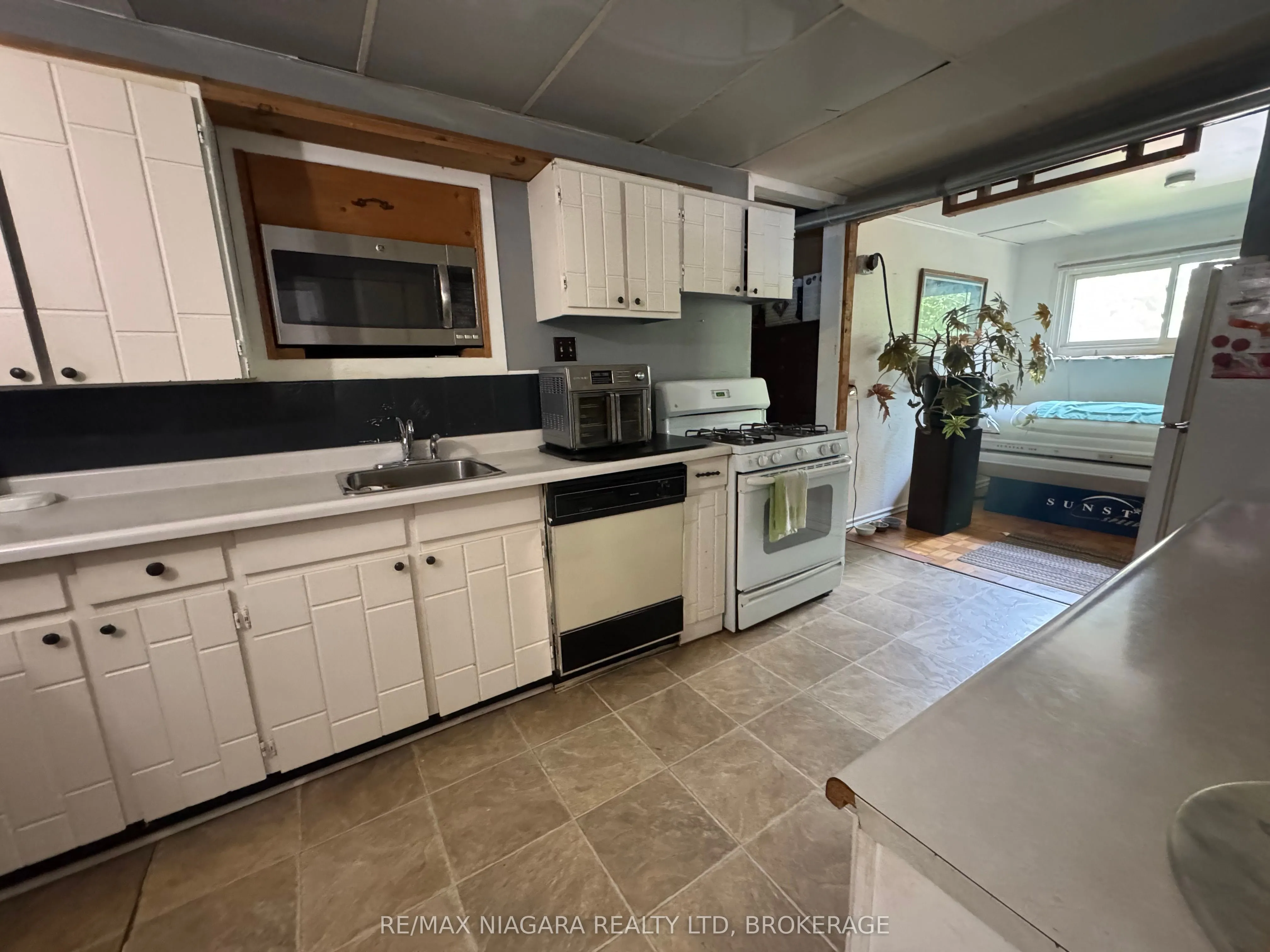 1640 Dominion Road, ON L2A 5M4