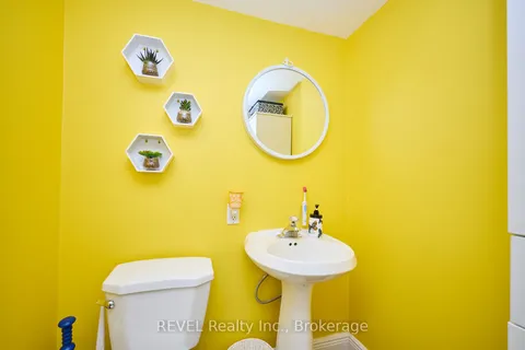 382 Hennepin Avenue, ON L3B 4T5