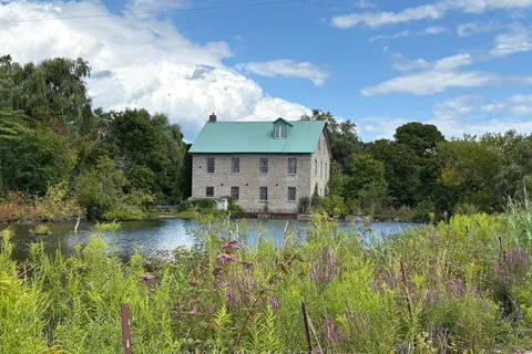 5 Pond Street, ON K0L 1Y0