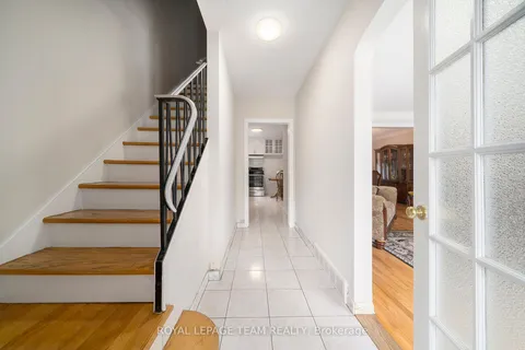 367 Ravenhill Avenue, ON K2A 0J5