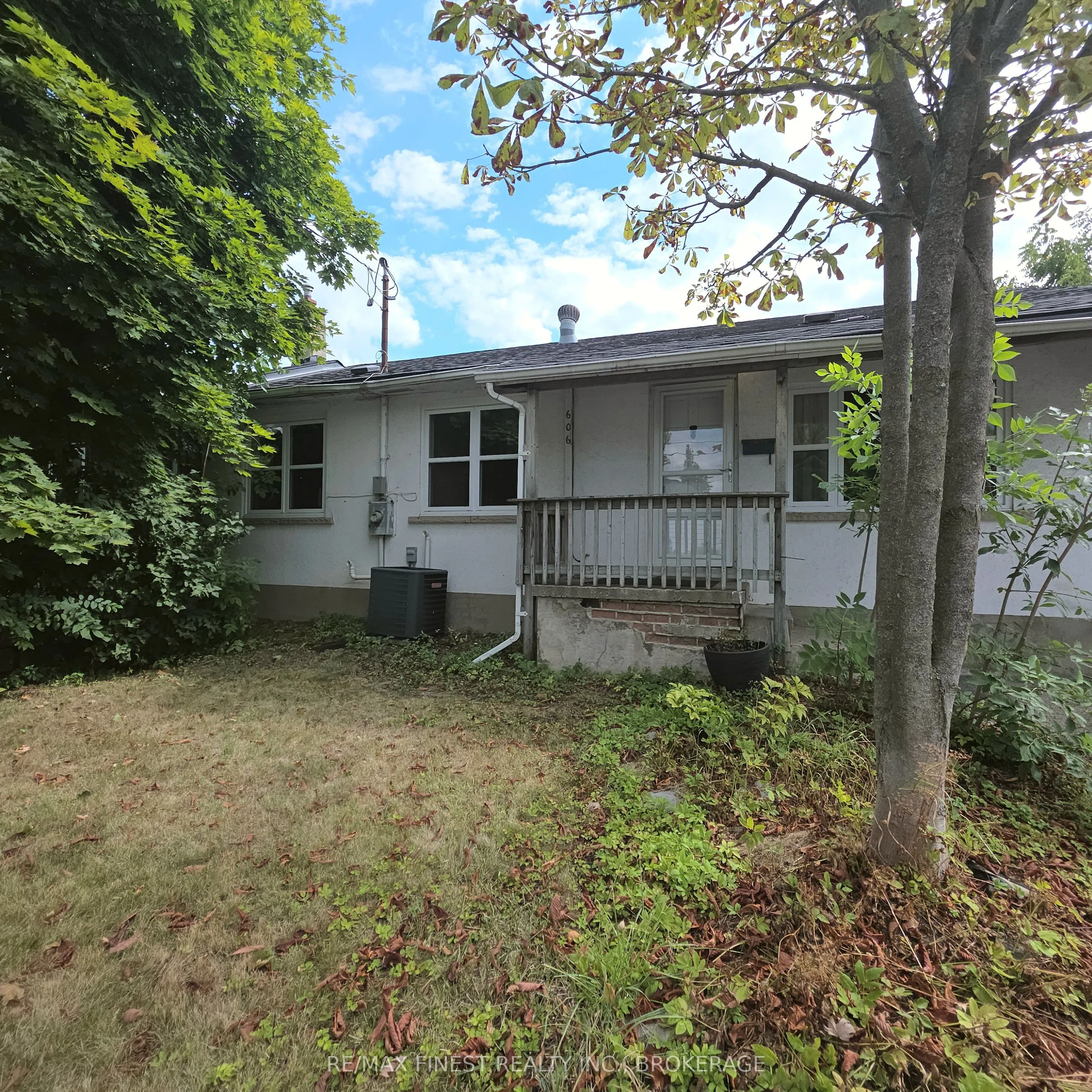 606 Brock Street, ON K7L 1V5