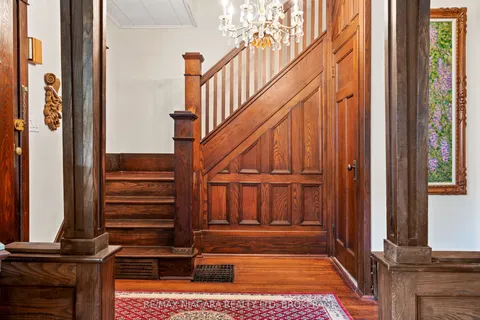 2 Carleton Street, ON L2V 2A3