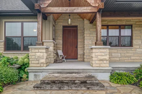 111 Ironstone Court, ON K2S 0L4