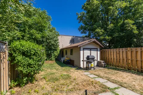 16 Albemarle Street, ON L8L 7G3