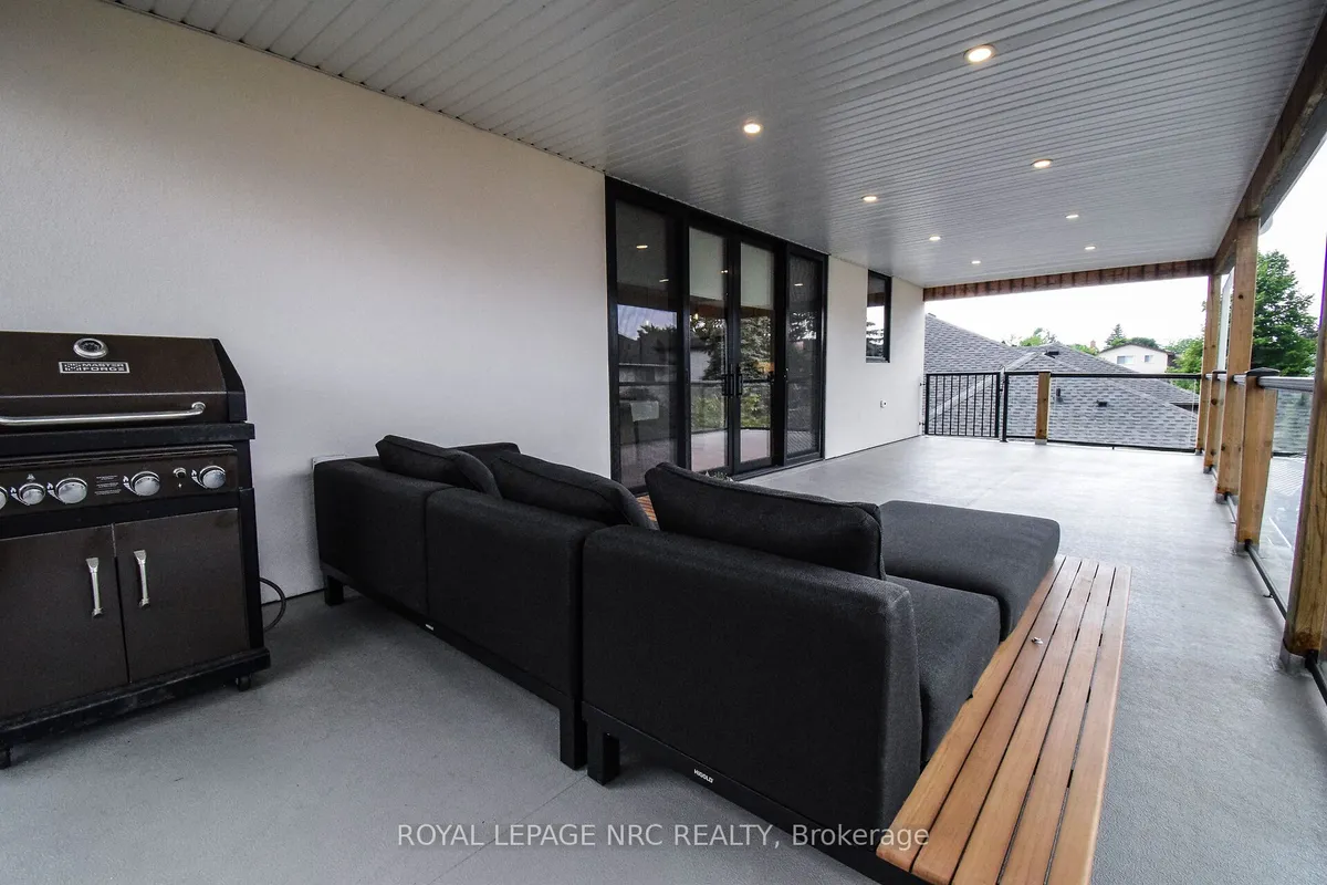 82 IVY Crescent, ON L2V 0J9