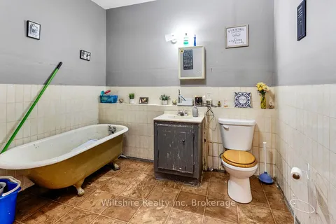 324 Broadway Street, ON N4G 3S1