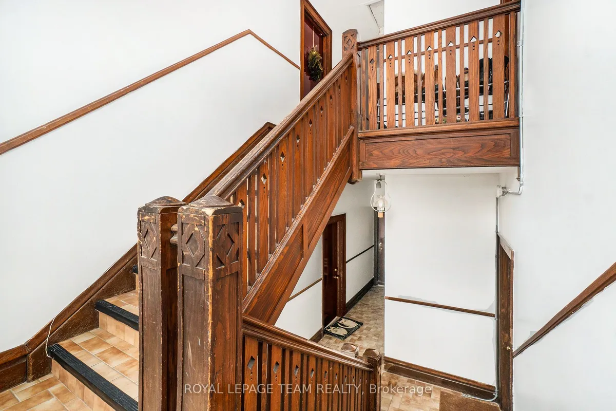 305 Waverley Street, ON K2P 0V9