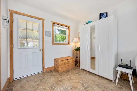 Detached 2 bedroom 1 bathroom at 5332 Broadview Avenue in Lambton Shores - MLS# X12365813