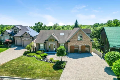 9 Lamb Court, ON N3W 1E2