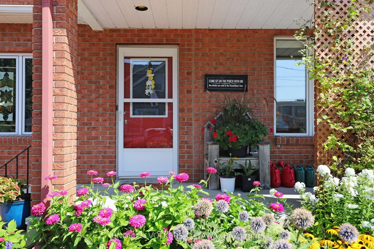 190 John Street, ON K7S 2N9