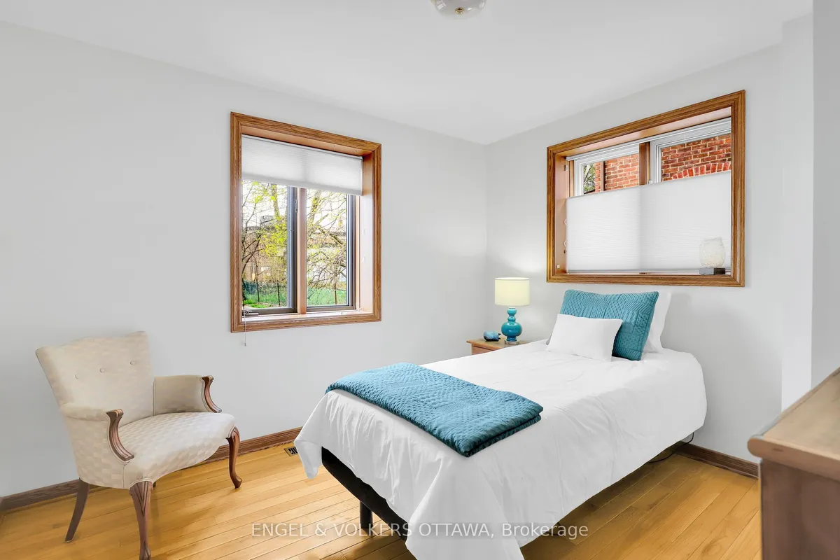 190 John Street, ON K7S 2N9