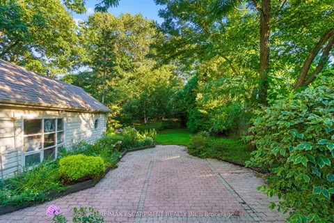 64 Academy Street, ON L9G 2Y1