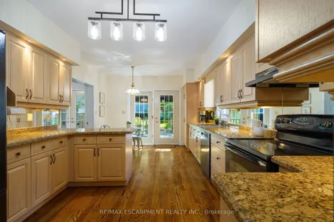 64 Academy Street, ON L9G 2Y1