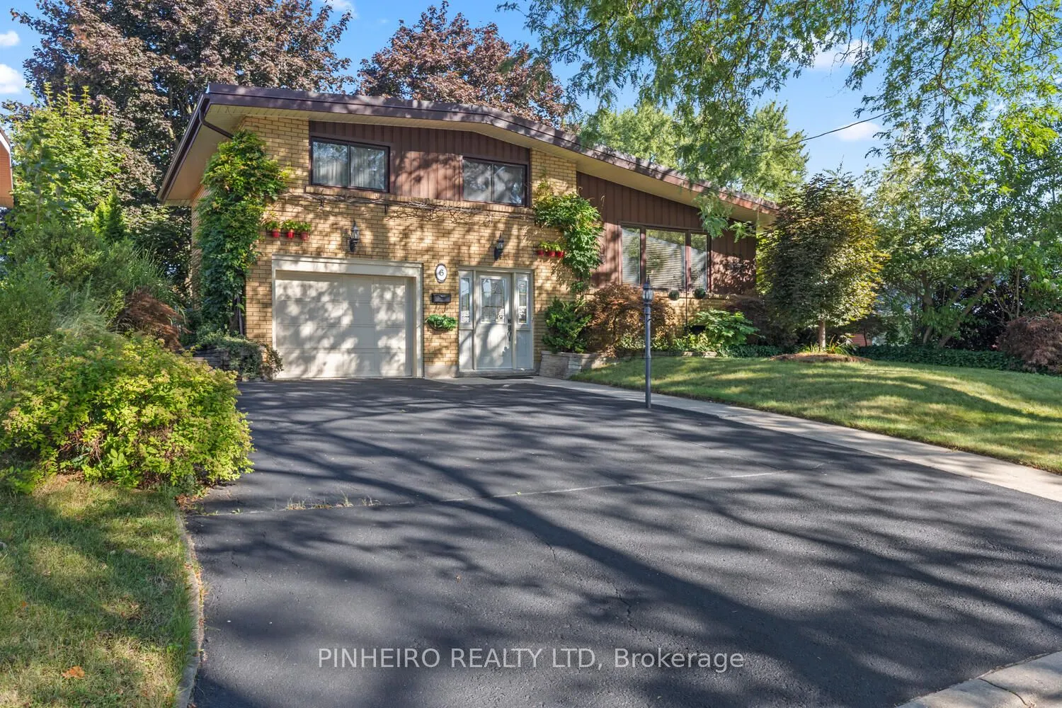 6 Oregon Road, ON N5Z 4B9