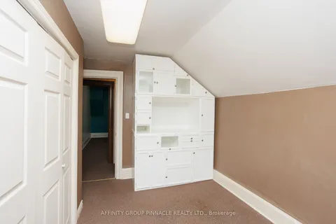 221 Kent Street, ON K9V 2Z1