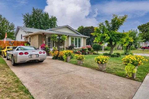 196 Keefer Road, ON L2V 4M3