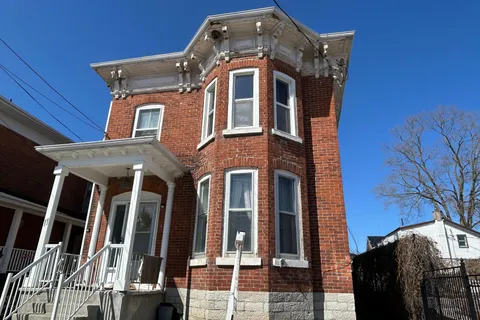 11 Bridge Street, ON K7R 2C2