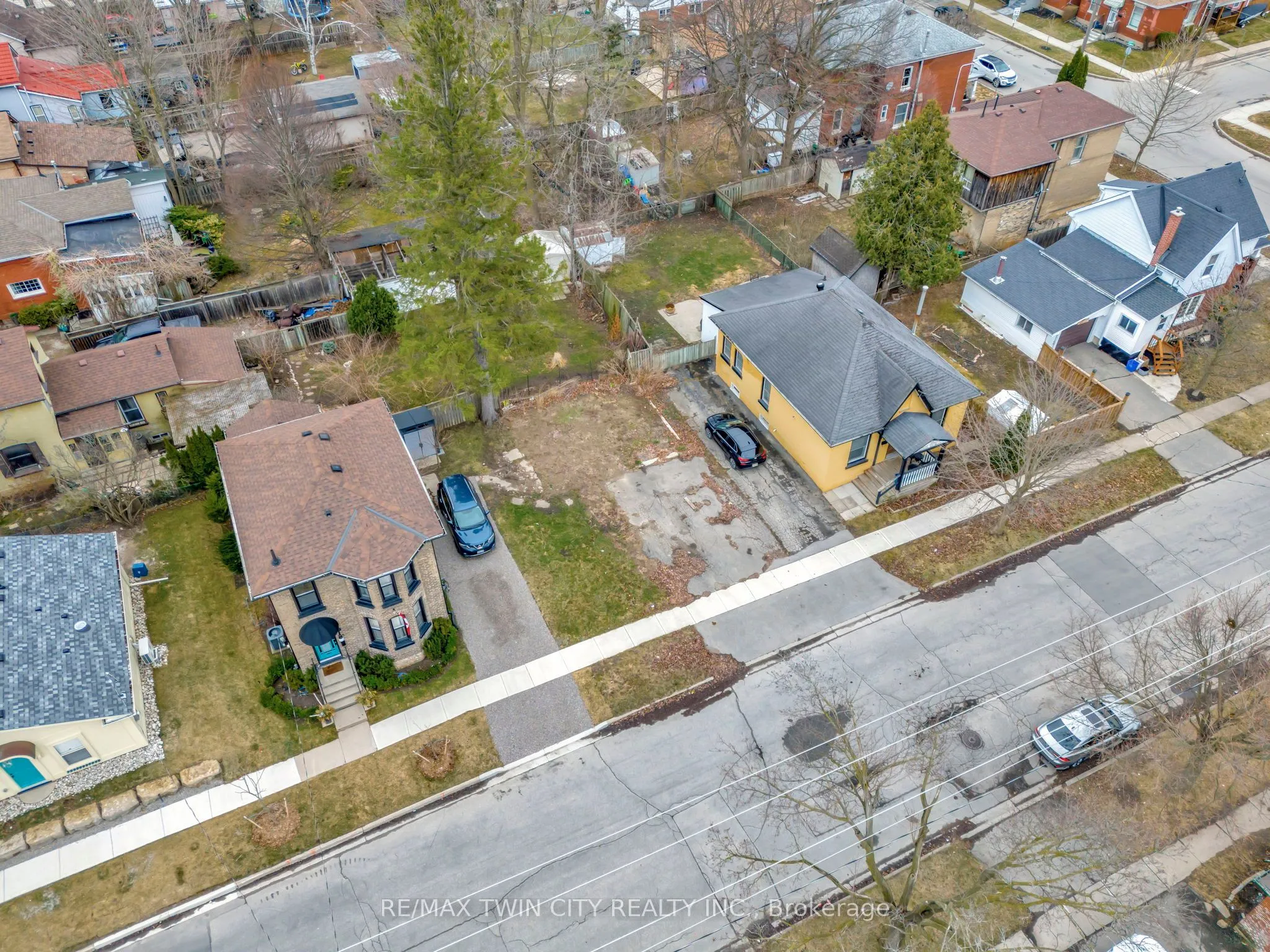 108 Oak Street, ON N3T 2B5