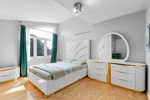 196 Daventry Crescent, ON K2J 4N1