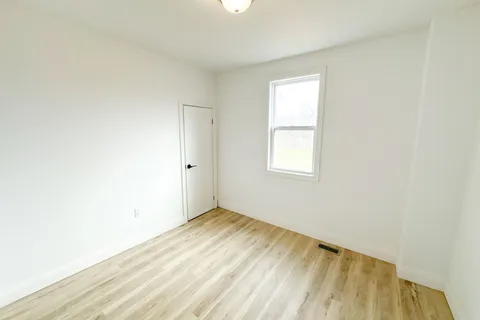 233 PELHAM Road, ON L2S 1W8