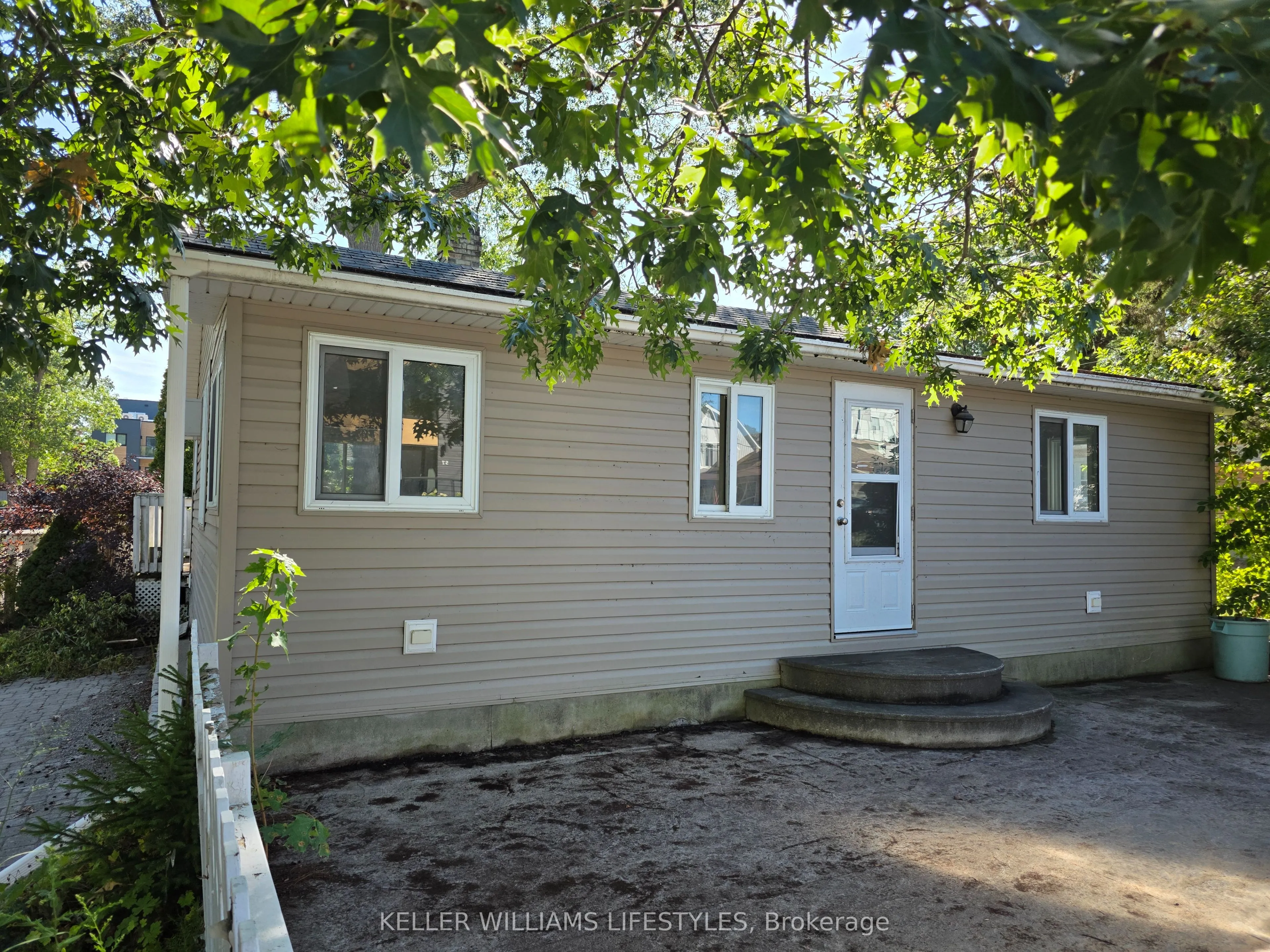 58 Centre Street, ON N0M 1T0