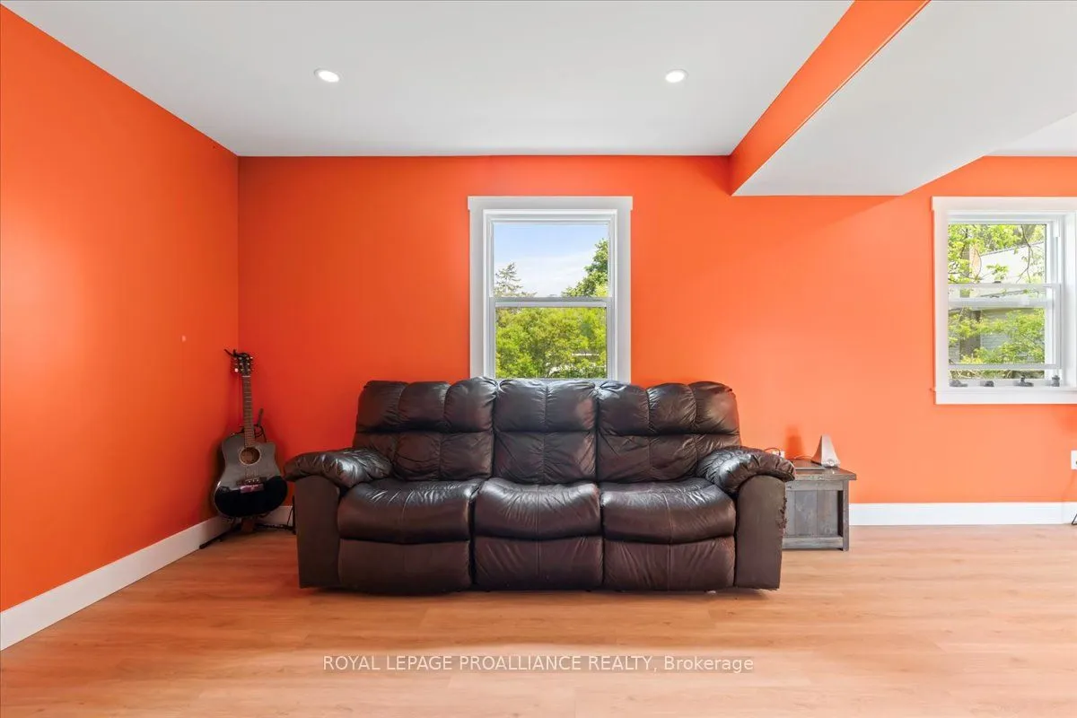 31 Ashe Crescent, ON K8N 4Z4