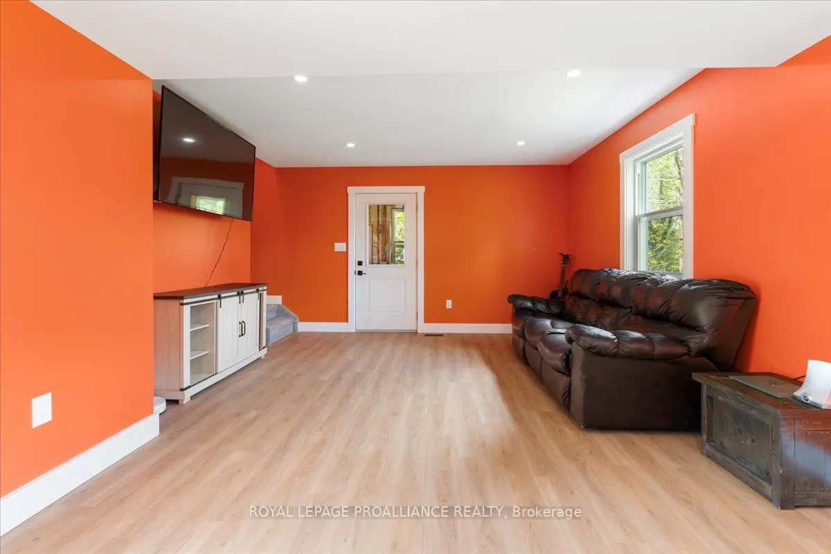 31 Ashe Crescent, ON K8N 4Z4