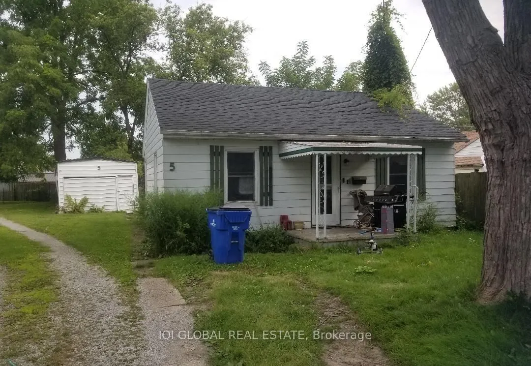 5 Montgomery Crescent, ON N8A 1P3