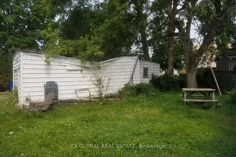 5 Montgomery Crescent, ON N8A 1P3