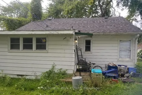 5 Montgomery Crescent, ON N8A 1P3