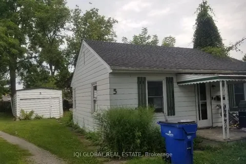 5 Montgomery Crescent, ON N8A 1P3