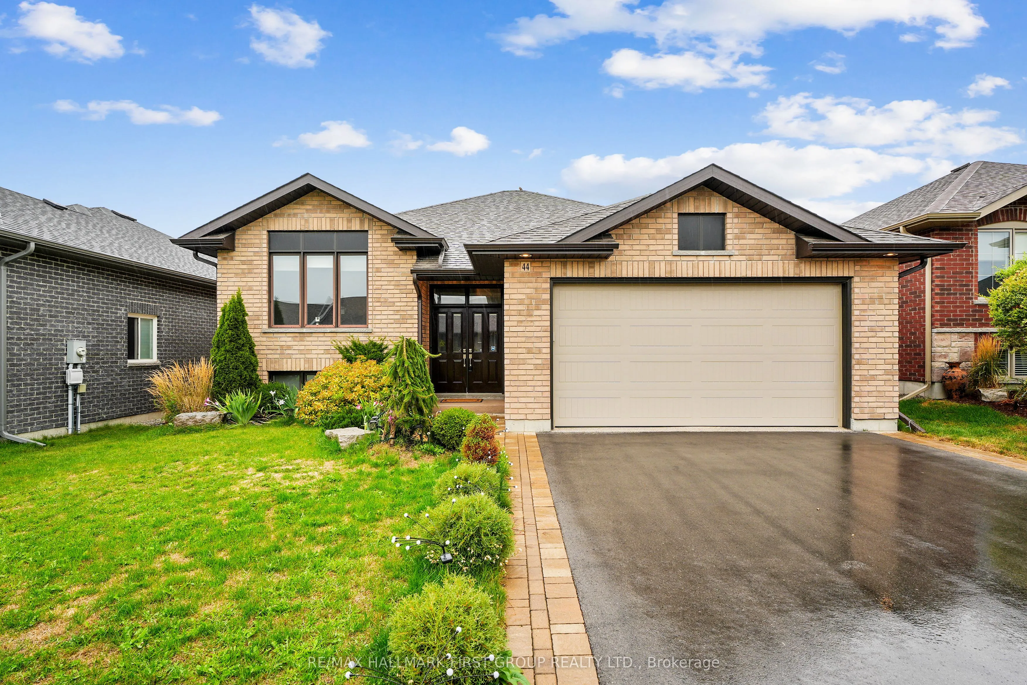 44 Liberty Crescent, ON K8V 0G2