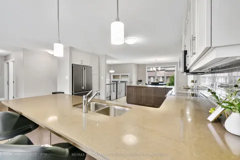 44 Liberty Crescent, ON K8V 0G2