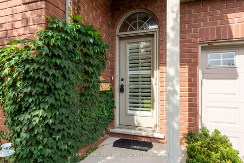 13 Iron Bridge Court, ON N3W 0A4