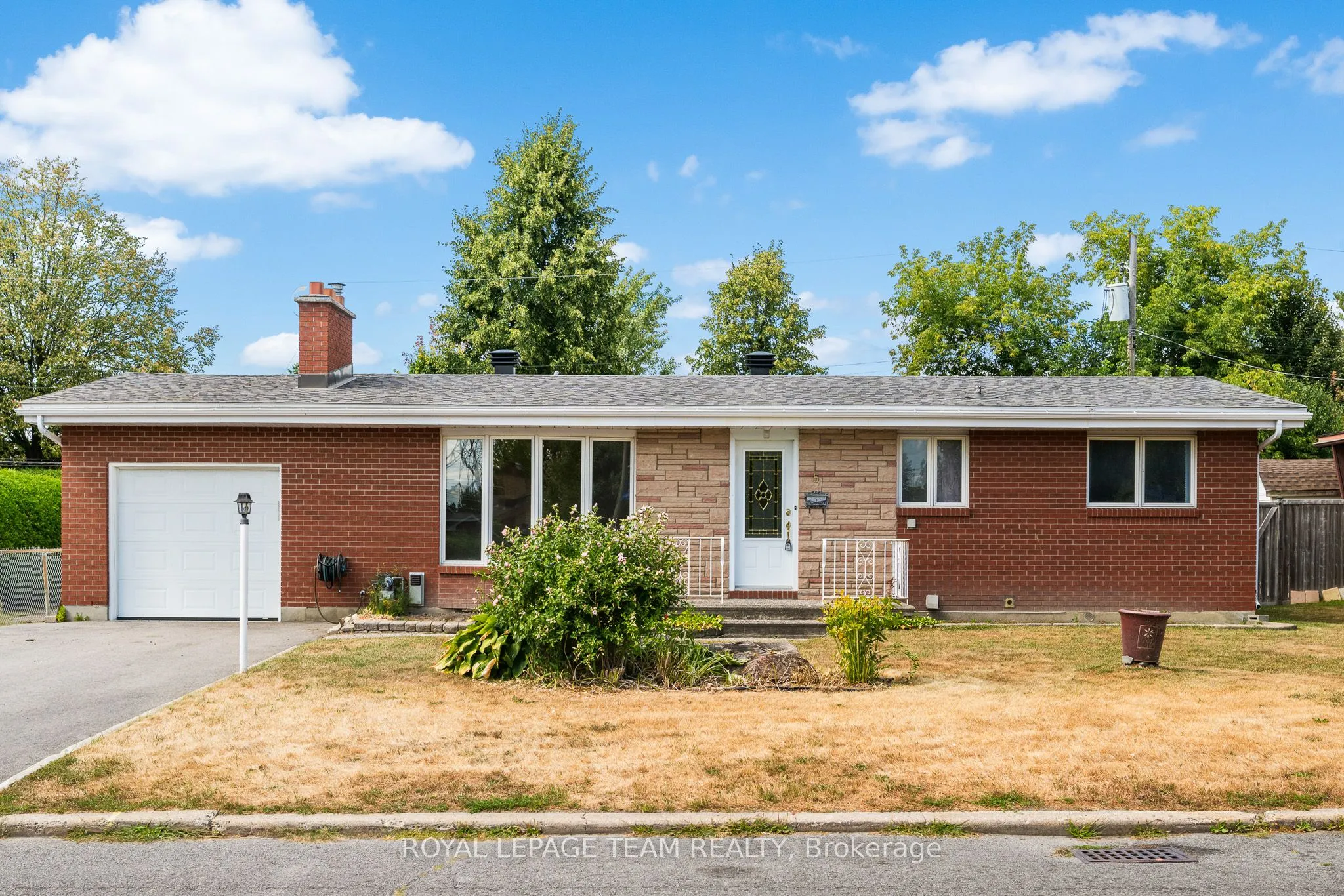 5 Spring Garden Avenue, ON K2G 3B1