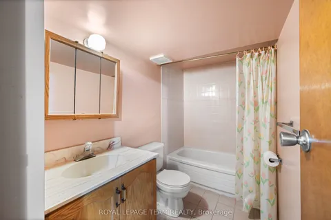 5 Spring Garden Avenue, ON K2G 3B1